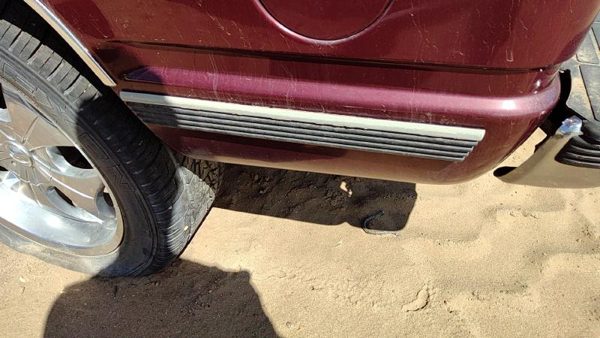 97-99 Gmc Yukon Driver Left Rear Moulding On Quarter Panel Oem — photo 1