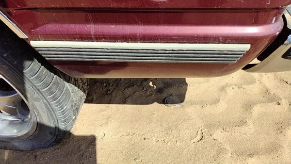 97-99 Gmc Yukon Driver Left Rear Moulding On Quarter Panel Oem — photo 2