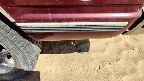 97-99 Gmc Yukon Driver Left Rear Moulding On Quarter Panel Oem — photo 3