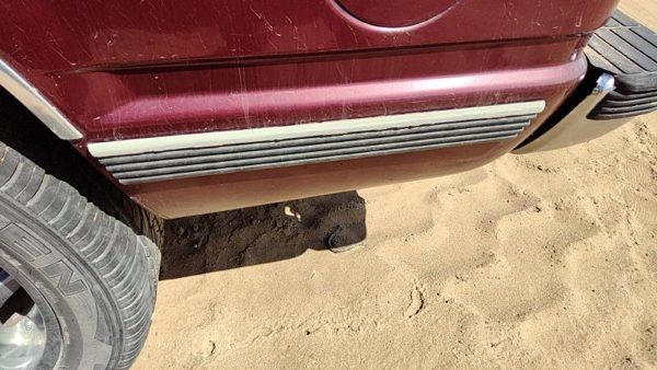 97-99 Gmc Yukon Driver Left Rear Moulding On Quarter Panel Oem — photo 5
