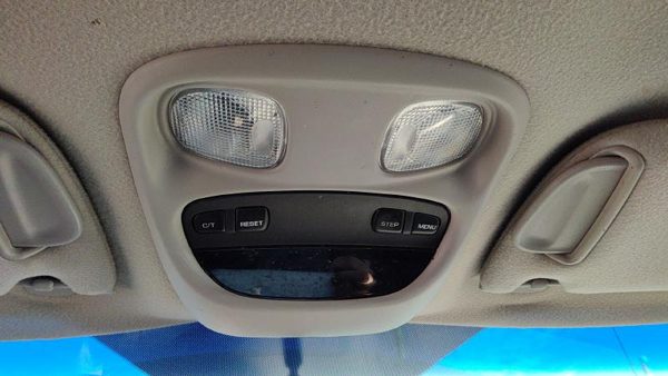01-04 Jeep Grand Cherokee Center Overhead Console Dome Light Map Lamp Cubby Gray — photo 1