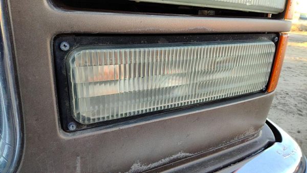 1994 Suburban 1500 Fog/mark/park/turn Light/lamp LH — photo 3