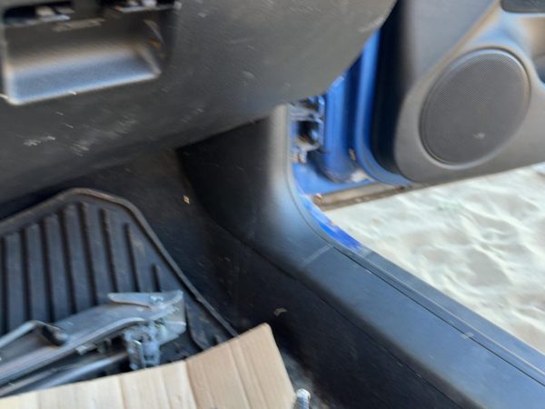 1999-2005 Vw Jetta Passenger Right Lower Kick Trim Panel Oem Black — photo 2