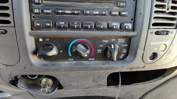 1999-2004 Ford F150 Temperature Control Module In Dash Heater Ac Head Unit Oem — photo 2