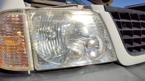 2005 Ford Explorer Headlamp Assembly RH — photo 4