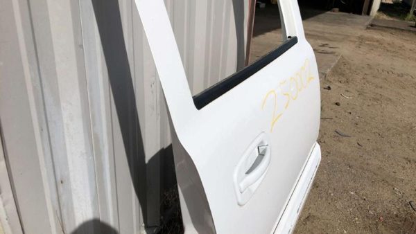 2005 Suburban 1500 Rear Door Off And Ready RH White 50U — photo 5