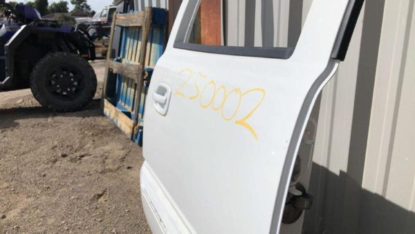 2005 Suburban 1500 Rear Door Off And Ready RH White 50U — photo 8