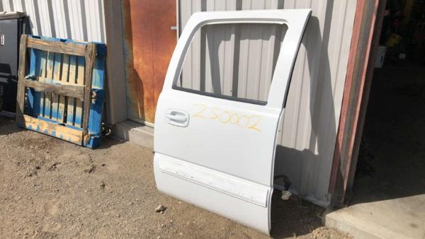 2005 Suburban 1500 Rear Door Off And Ready RH White 50U — photo 1