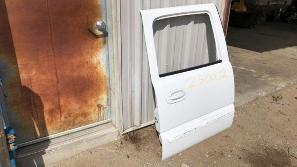2005 Suburban 1500 Rear Door Off And Ready RH White 50U — photo 2