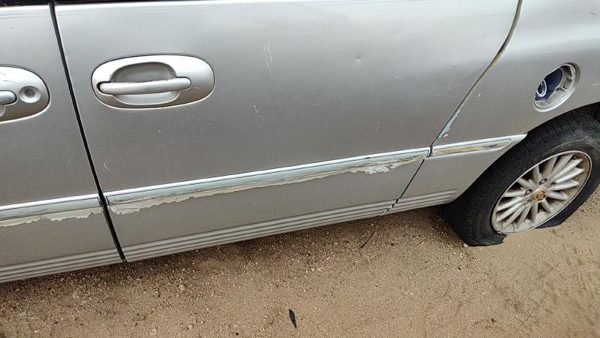 2000 Chrysler Town Rear Door LH Silver — photo 2