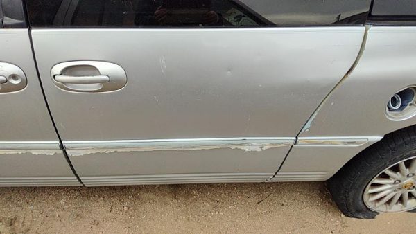 2000 Chrysler Town Rear Door LH Silver — photo 1