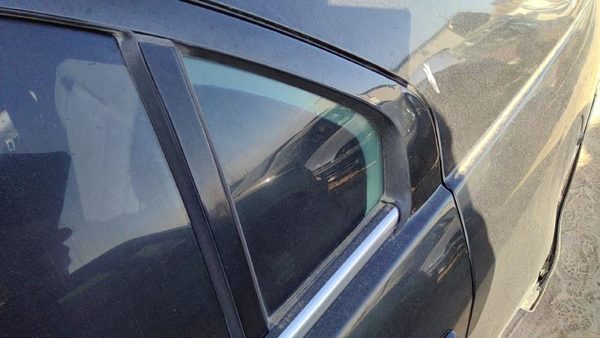 2006-2012 Ford Fusion Driver Left Rear Vent Window Back Door Glass With Frame — photo 3