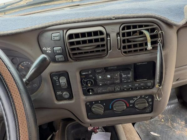 98 S10 Blazer Trim Bezel Around Speedometer Oem Dash Surround Panel Gray 92H — photo 1