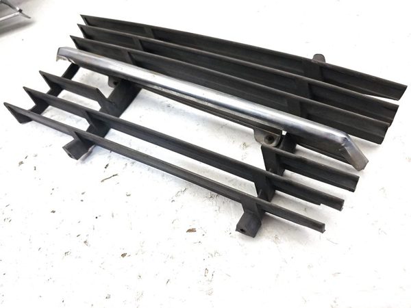 1972-1980 Mercedes 450Sl 107 Front Grille Assembly Pair Set Oem — photo 4