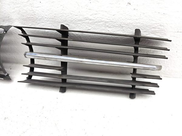 1972-1980 Mercedes 450Sl 107 Front Grille Assembly Pair Set Oem — photo 3