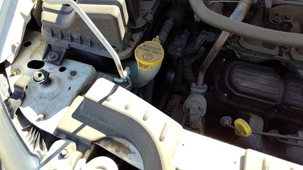 2004-2007 Dodge Caravan Windshield Washer Fluid Reservoir With Pump Wiper Tank — photo 1