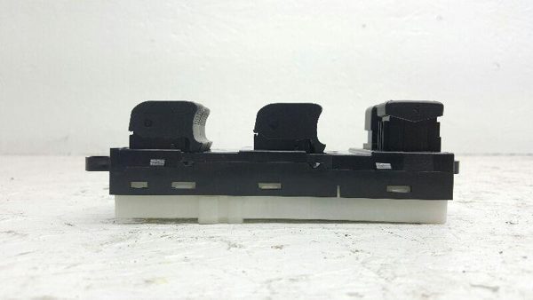 2005-2006 Nissan Xterra Driver Front Door Switch Driver's Lock And Window — photo 3