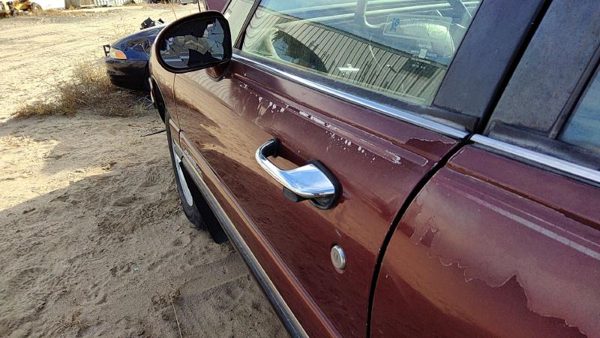 1998 Buick LeSabre Front Door LH 51B Bordeaux Red 25667377 — photo 3