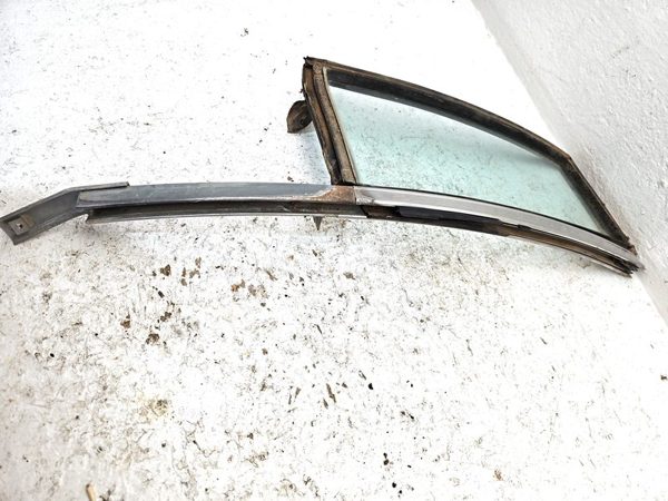 80-84 Deville Passenger Right Rear Vent Window Back Door Glass With Frame Oem — photo 5