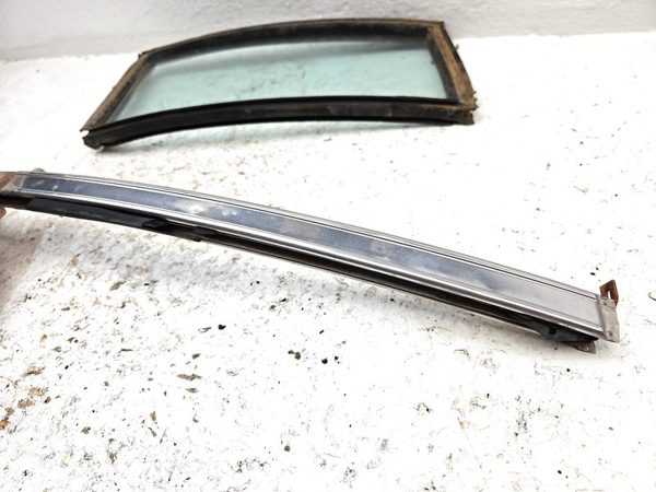 80-84 Deville Passenger Right Rear Vent Window Back Door Glass With Frame Oem — photo 7