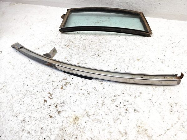 80-84 Deville Passenger Right Rear Vent Window Back Door Glass With Frame Oem — photo 8