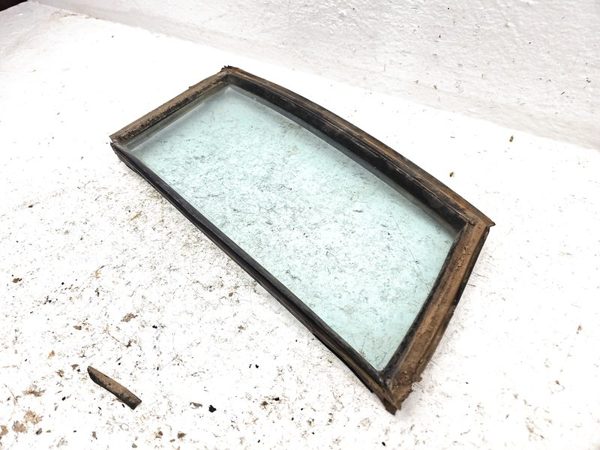 80-84 Deville Passenger Right Rear Vent Window Back Door Glass With Frame Oem — photo 9