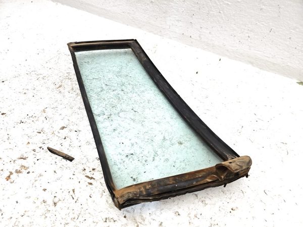 80-84 Deville Passenger Right Rear Vent Window Back Door Glass With Frame Oem — photo 12