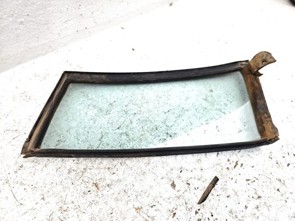 80-84 Deville Passenger Right Rear Vent Window Back Door Glass With Frame Oem — photo 13