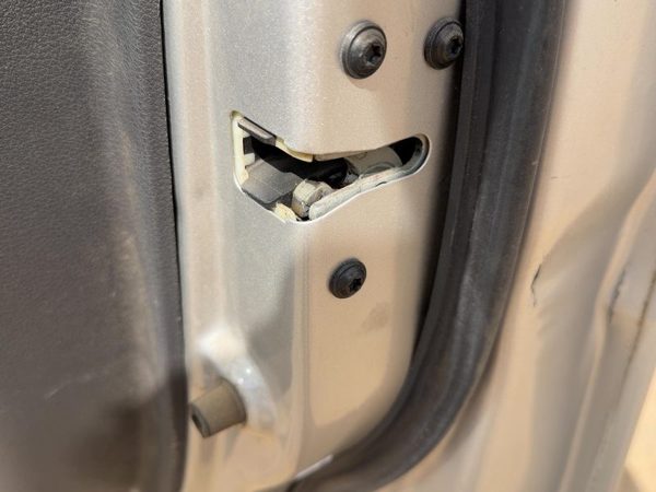 2005-2007 Ford Fivehundred Passenger Right Front Door Latch With Rods/Cables Oem — photo 3