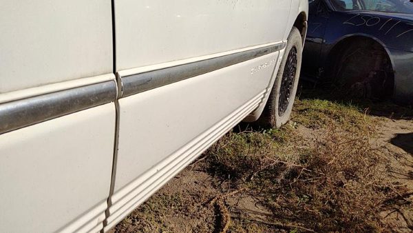 1998 Chrysler Town Cntry Front Door RH Pwp Golden White — photo 5