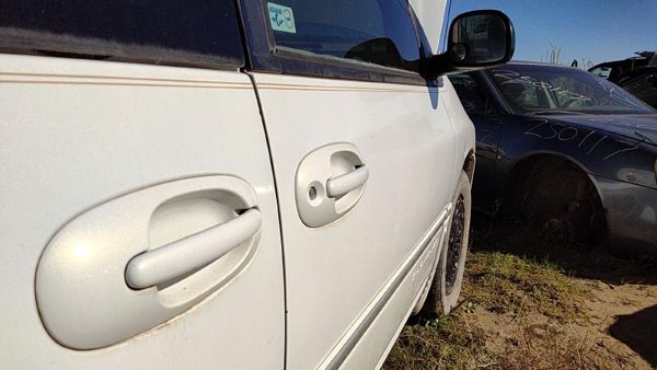 1998 Chrysler Town Cntry Front Door RH Pwp Golden White — photo 3