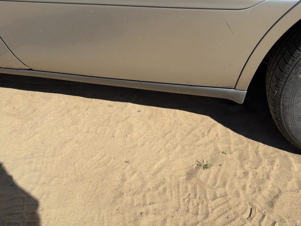 2005 Cadillac Deville Rocker Moulding LH — photo 2