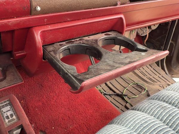 92-94 Chevy Silverado 1500 Slide Out Dash Mounted Cup Holder Assembly Oem Red — photo 1