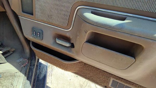 87-91 Ford F150 Passenger Right Front Inside Door Trim Panel With Switches Tan — photo 6