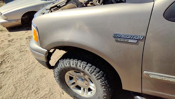 1997-2002 Ford Expedition Driver Left Front Fender Oem Arizona Beige Aq — photo 3