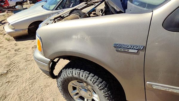 1997-2002 Ford Expedition Driver Left Front Fender Oem Arizona Beige Aq — photo 2