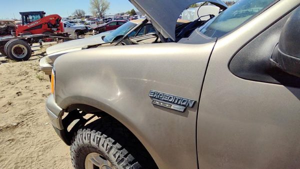 1997-2002 Ford Expedition Driver Left Front Fender Oem Arizona Beige Aq — photo 5