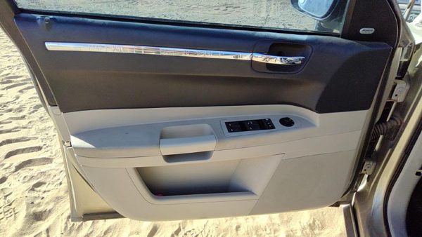 05-07 Chrysler 300 Driver Left Front Door Trim Panel With Master Switch Gray D1 — photo 1
