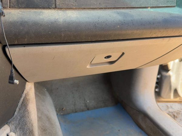 2004-2006 Cadillac Srx Glove Box Assembly Complete Door With Latch Oem Gray 132 — photo 1