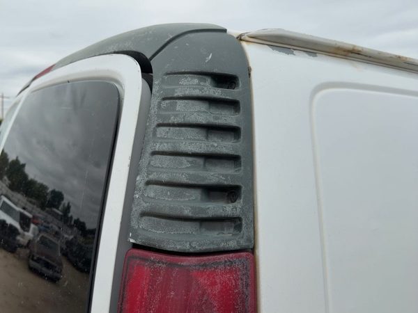 2002 Chevy Express Van 2500 Passenger Right Rear Moulding On Quarter Panel Oem — photo 1