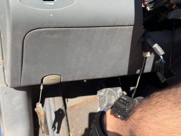 04-05 Chevy Aveo Lower Dash Under Column Knee Bolster Trim Panel Oem Gray 82C — photo 1