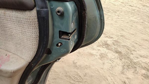 2000-04 Legacy Outback Passenger Right Rear Door Latch With Rods/Cables Oem Back — photo 1