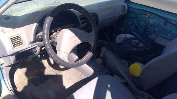 1992 Chevy Geo Metro — vehicle photo 3