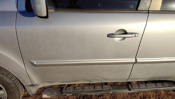 2009 Honda Pilot Front Door LH Silver Si — photo 3