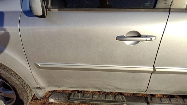 2009 Honda Pilot Front Door LH Silver Si — photo 2