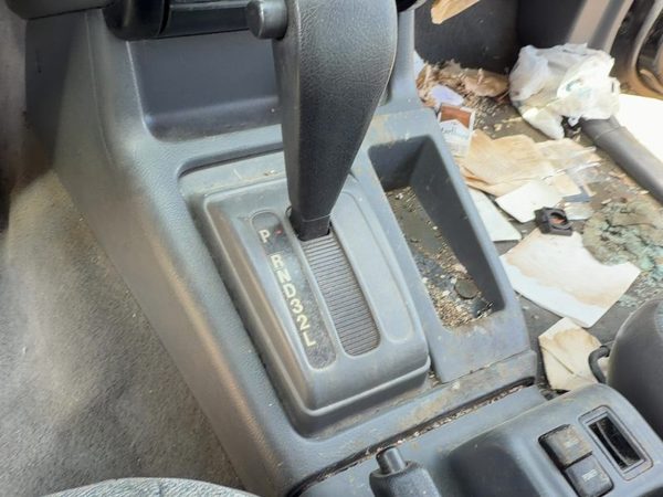 1998-2002 Isuzu Rodeo Center Console Trim Bezel Arround Floor Shifter Oem — photo 1