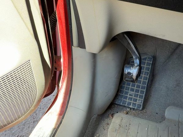 2006-2009 Toyota Prius Driver Left Lower Kick Trim Panel Oem Bisque Fe41 — photo 1