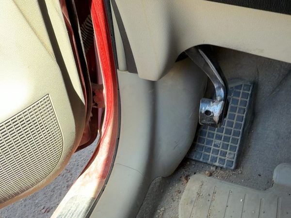 2006-2009 Toyota Prius Driver Left Lower Kick Trim Panel Oem Bisque Fe41 — photo 2