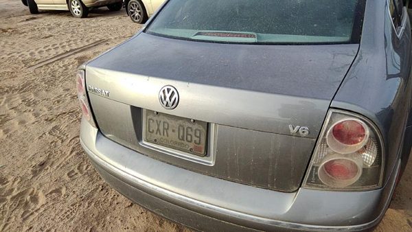 2002 Volkswagen Passat Trunk/decklid/hatch/tailgate Silver — photo 1