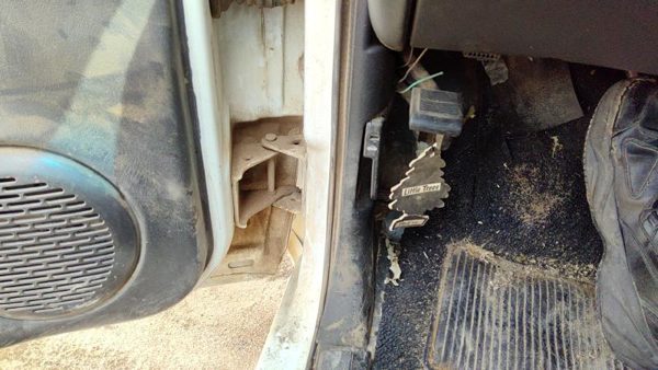 1998-2005 S10 Pickup Driver Left Lower Kick Trim Panel Oem Gray 12D — photo 4